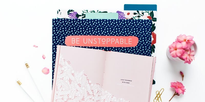 The best tools for bloggers organize and time management header image of notebook and folder dividers