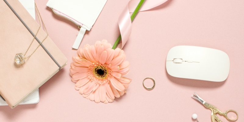 Pink And White Desktop Stationary Mouse And WordPress Blogging Resources