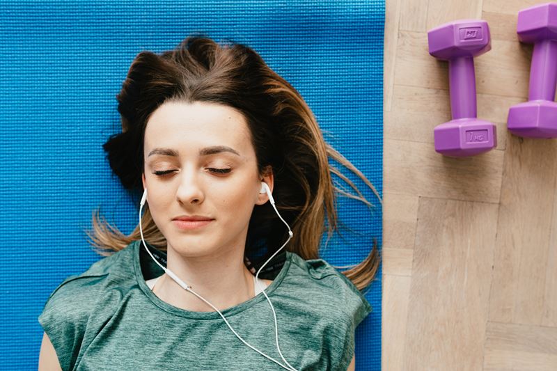 How To Stay Motivated To Blog And Avoid Blogger Burnout Header Listen To Some Music